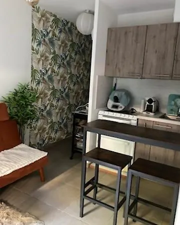 View Jolie Avec Jardin