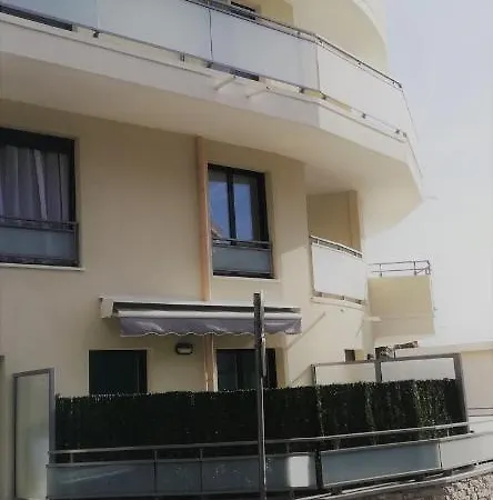 View Jolie Avec Jardin