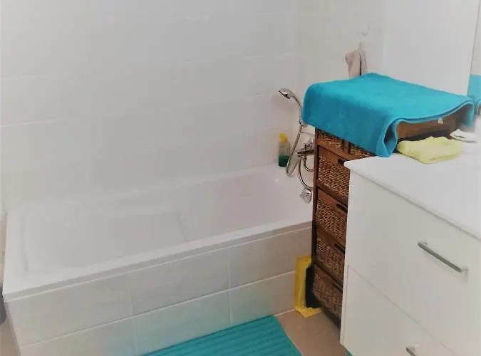 View Jolie Avec Jardin * Nicea